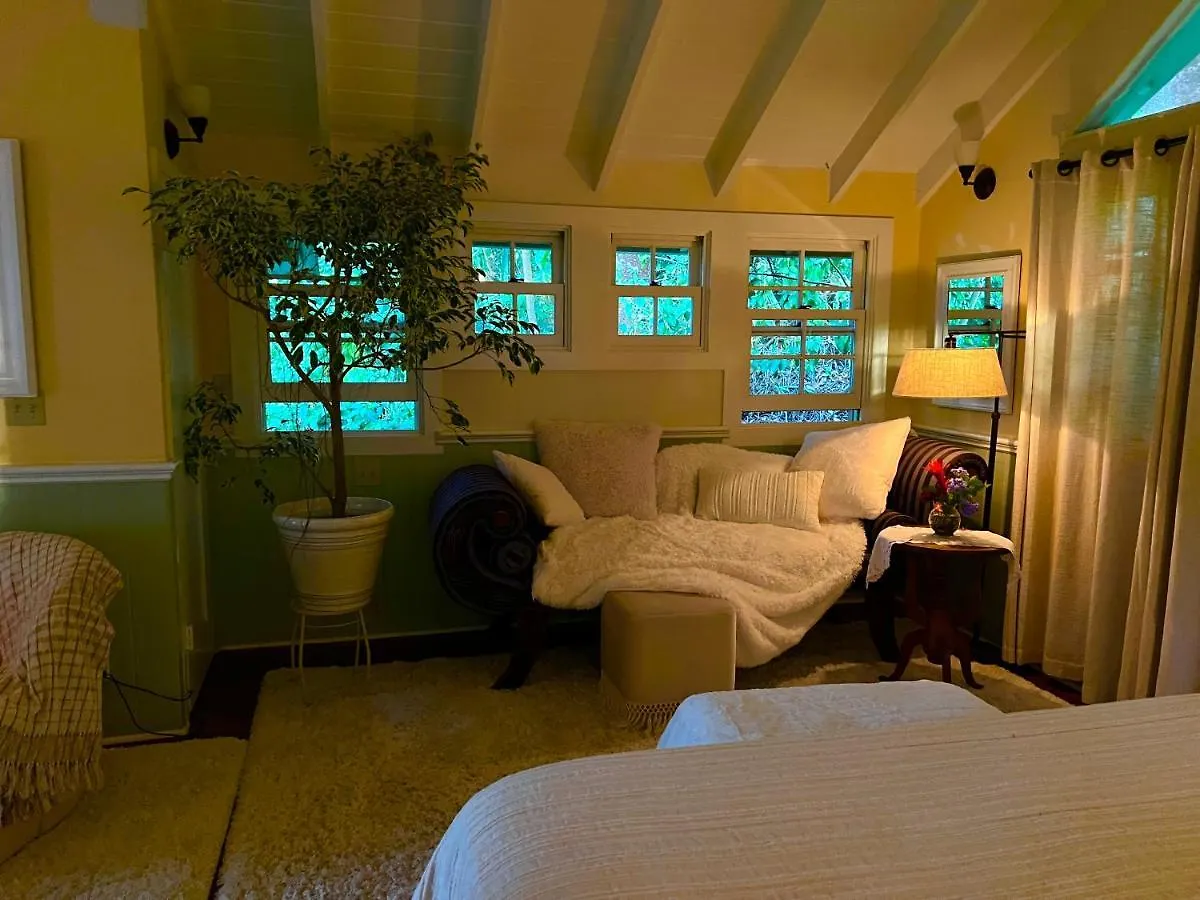 Refreshing Private Suite At Hawi Guest House